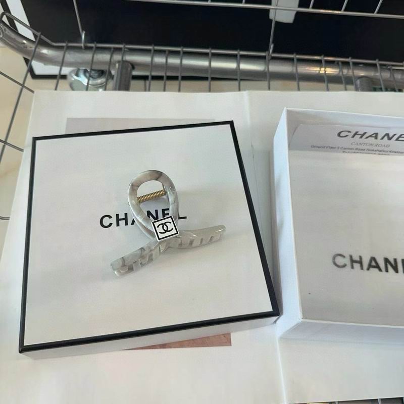 Chanel Hair grab clip hh45